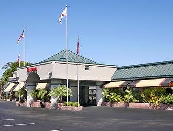 Ramada Speedway Daytona Hotel เดย์โทนาบีช ภายนอก รูปภาพ