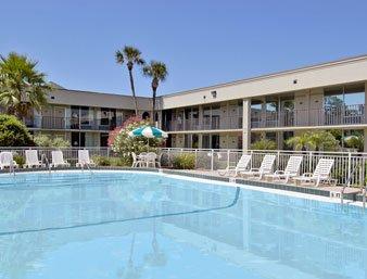 Ramada Speedway Daytona Hotel เดย์โทนาบีช ภายนอก รูปภาพ
